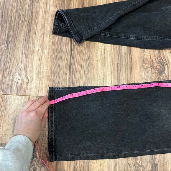 Everlane Cheeky Straight Jean Black - Picture 6 of 8